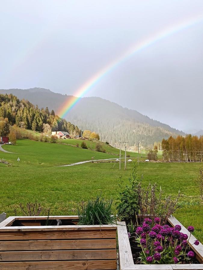 Orheimstunet - Gardsferie For Storfamilien Der Ogsa Hunden Er Velkommen Starheim ภายนอก รูปภาพ